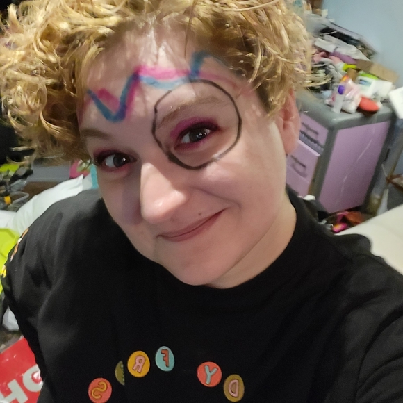 Meet your Posher, Megan - Picture 3 of 6